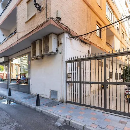 Piso En Pleno Centro De Junto Estación De Renfe Hotel